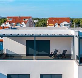 4 Bedroom Villa with Pool near Vodice town, Sibenik Riviera, sleeps 8